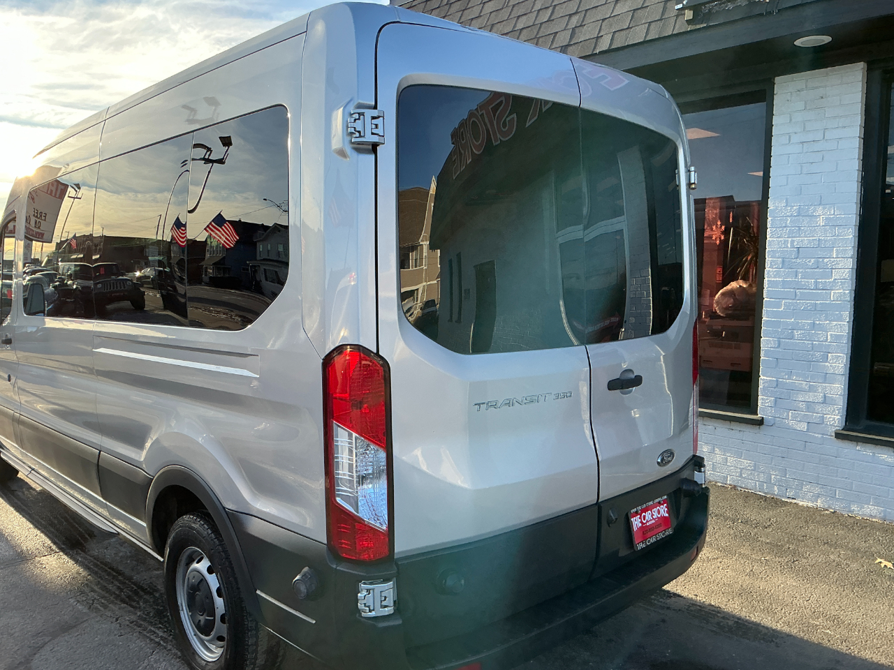 Ford Transit Wagon T-350 148" Med Roof XLT Sliding RH Dr 2015