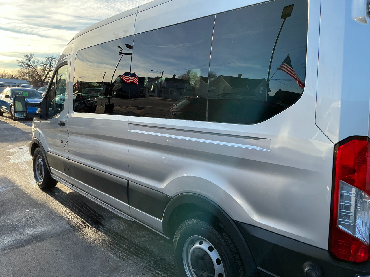 Ford Transit Wagon T-350 148" Med Roof XLT Sliding RH Dr 2015