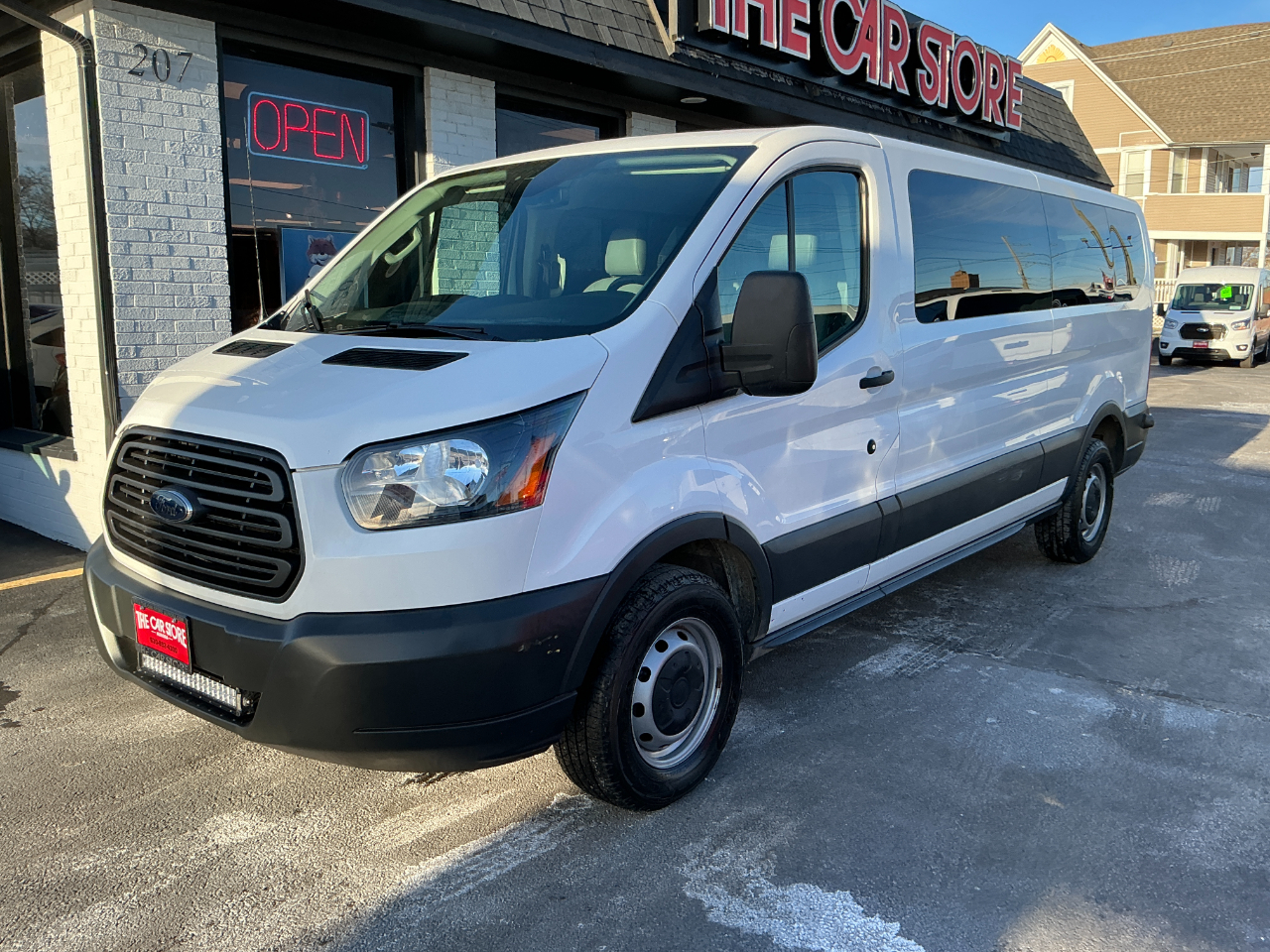 Ford Transit Wagon T-350 148" Low Roof XL Sliding RH Dr 2017