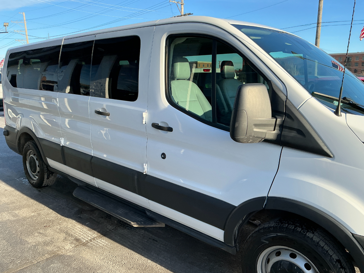 Ford Transit Wagon T-350 148" Low Roof XL Sliding RH Dr 2017