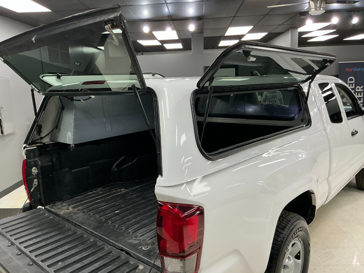 Toyota Tacoma 2WD SR Access Cab 6' Bed I4 AT (Natl) 2023