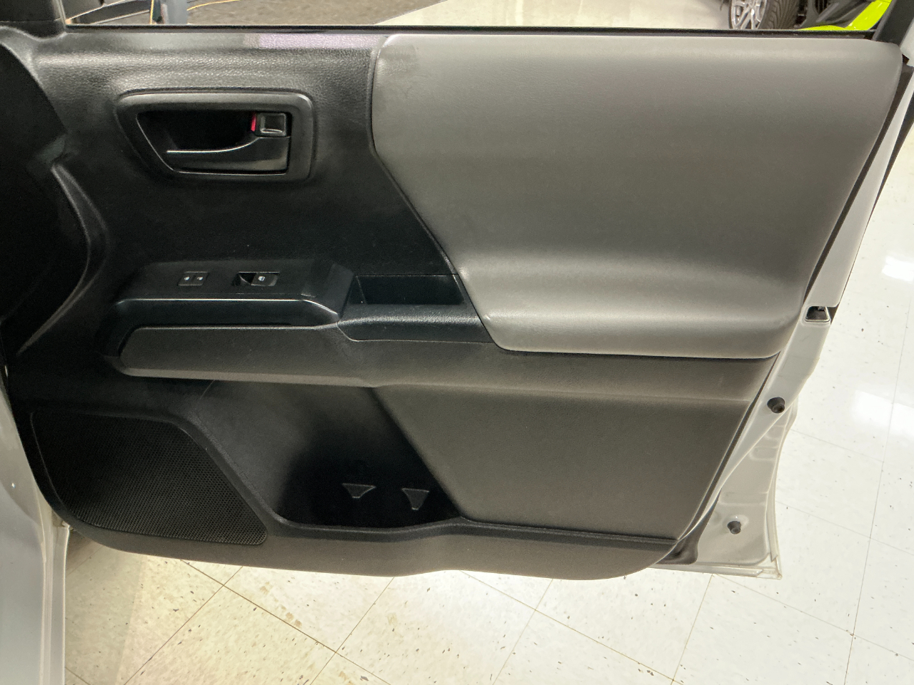 Toyota Tacoma 2WD SR Access Cab 6' Bed I4 AT (Natl) 2023