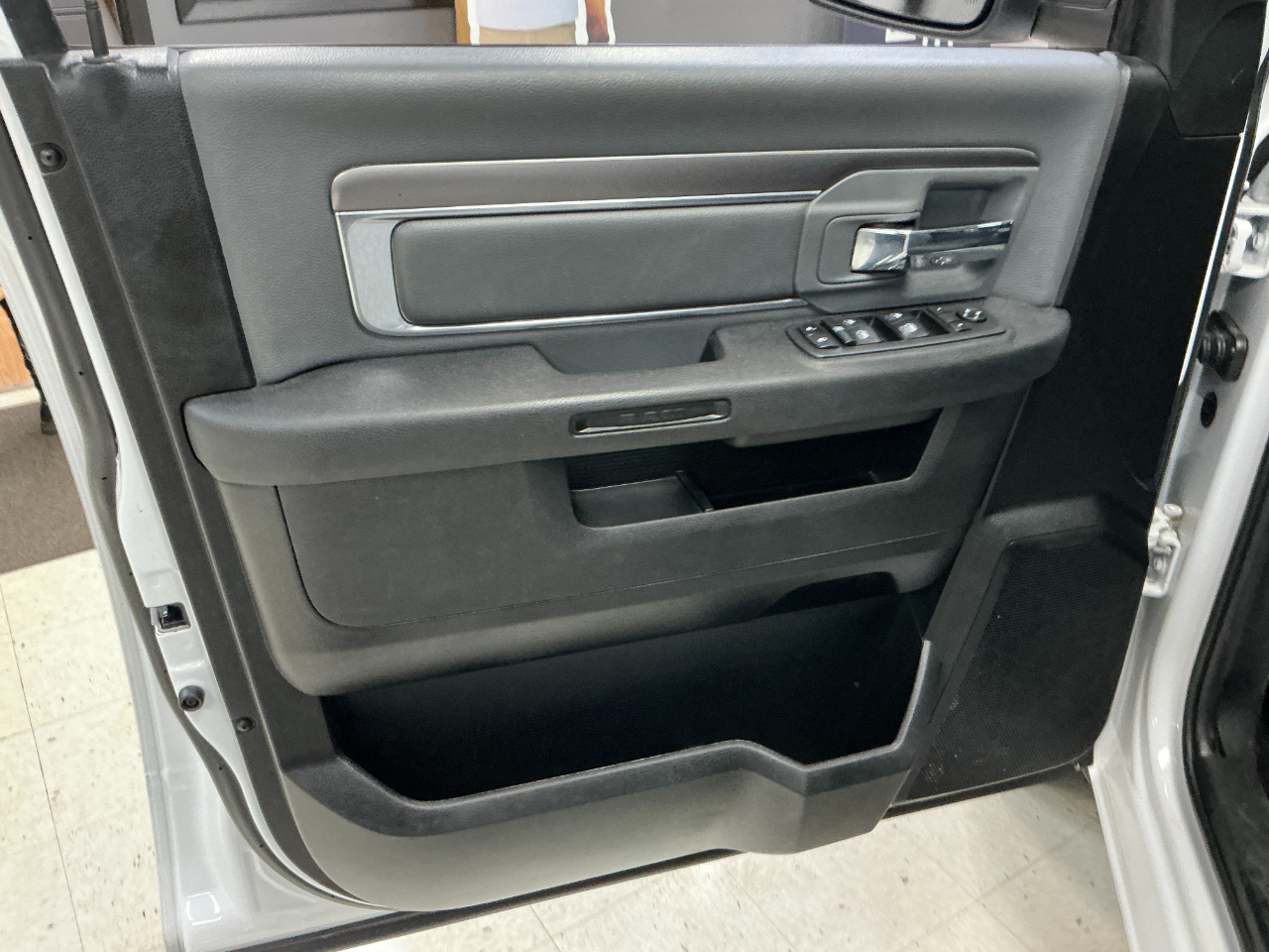 RAM 1500 Classic SLT 4x4 Crew Cab 5'7" Box 2021