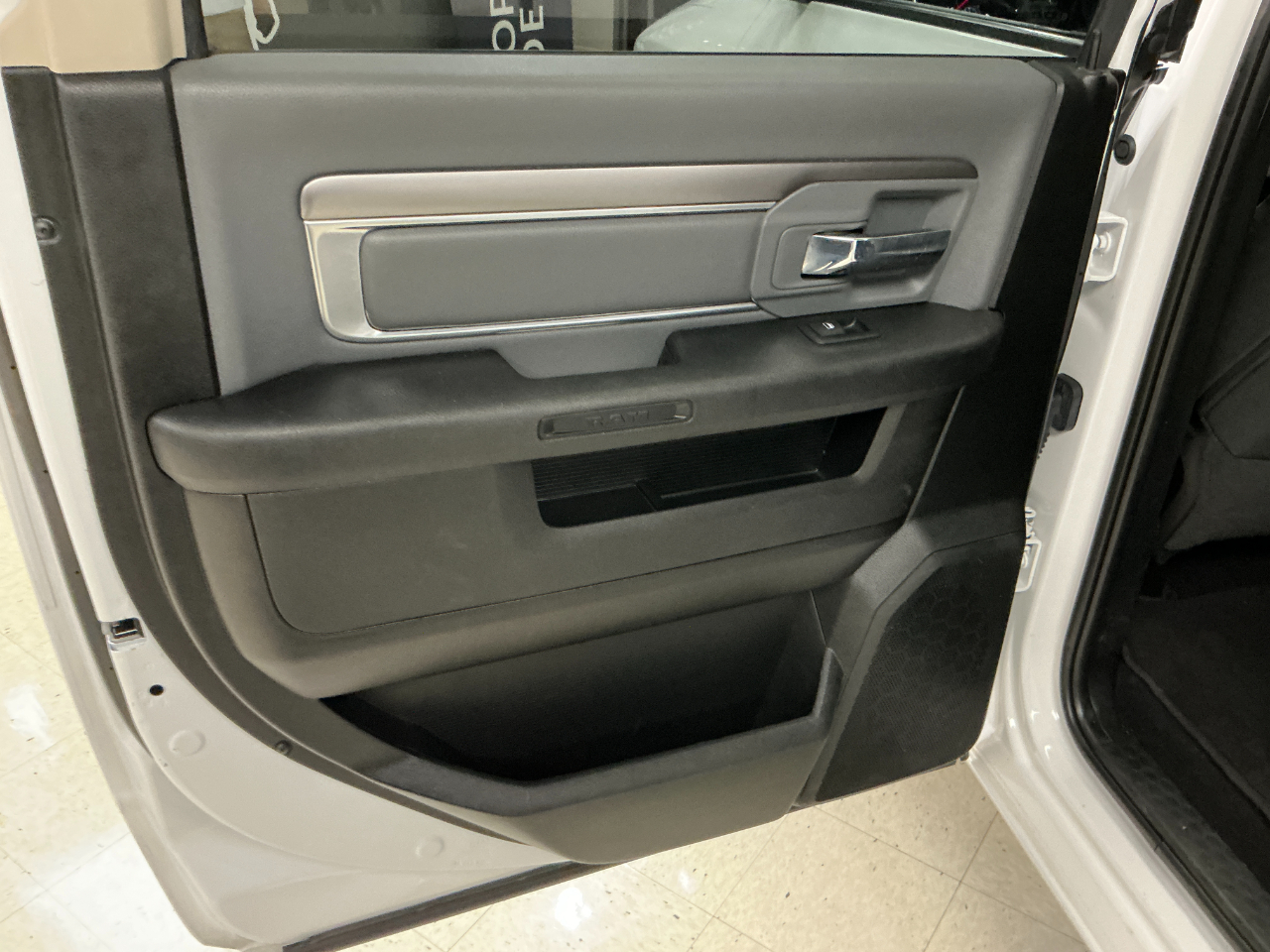 RAM 1500 Classic SLT 4x4 Crew Cab 5'7" Box 2021