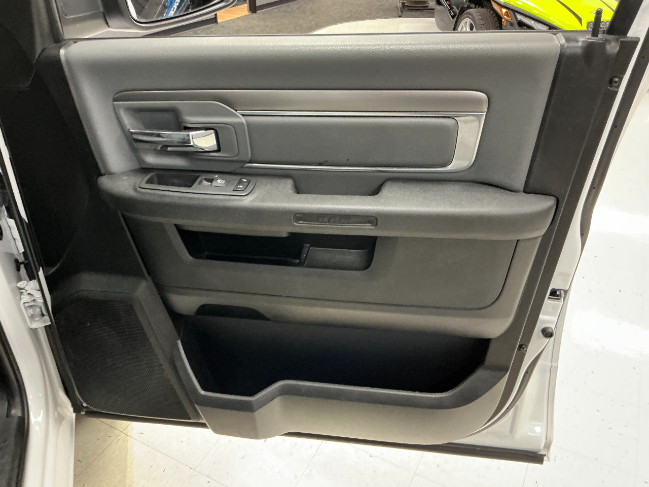 RAM 1500 Classic SLT 4x4 Crew Cab 5'7" Box 2021