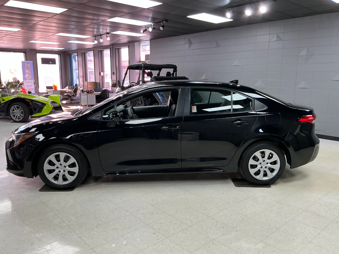 Toyota Corolla LE CVT (Natl) 2024