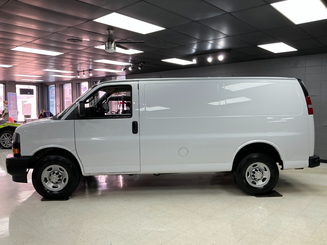 Chevrolet Express Cargo Van RWD 2500 135" 2020