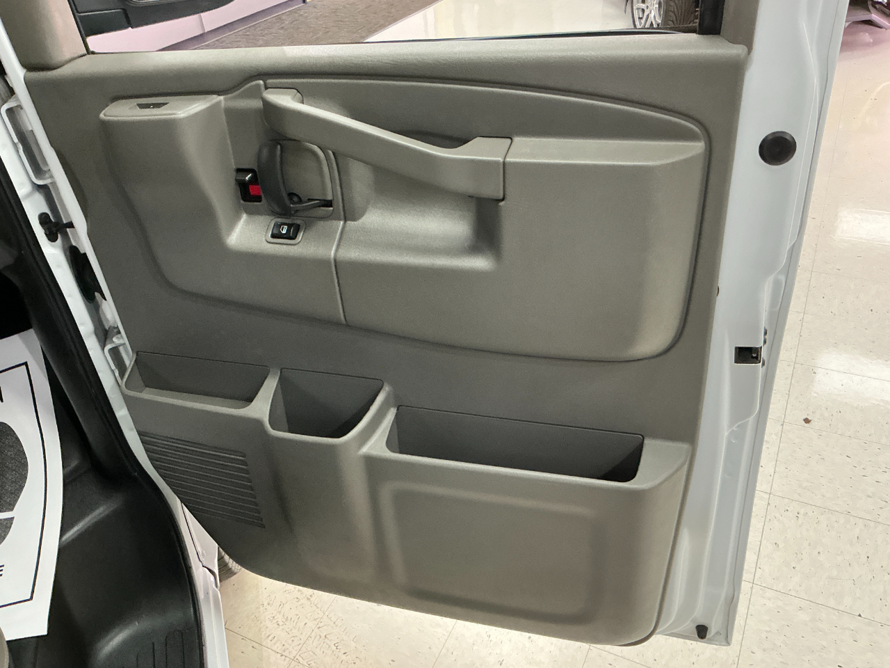 Chevrolet Express Cargo Van RWD 2500 135" 2020