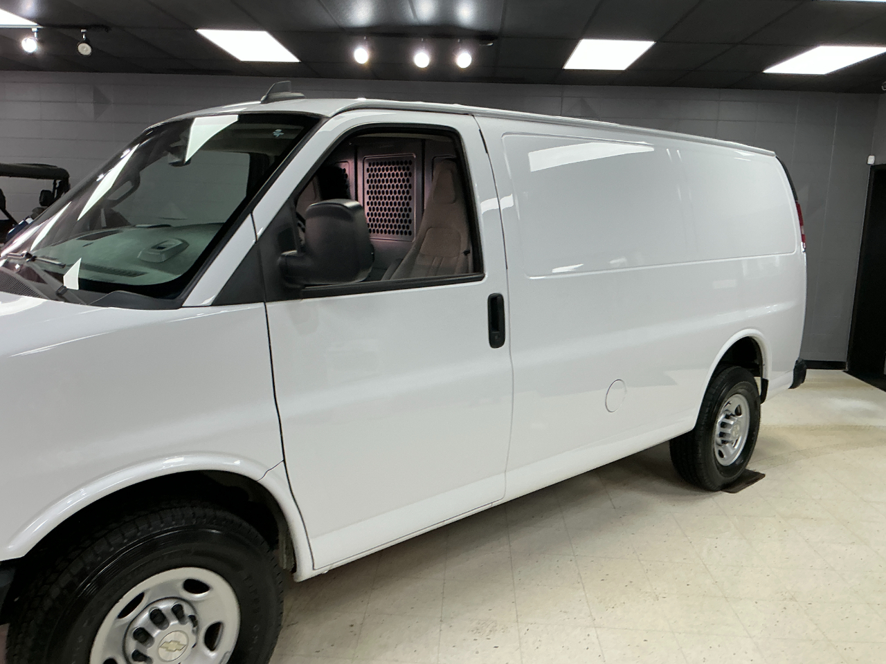 Chevrolet Express Cargo Van RWD 2500 135" 2020
