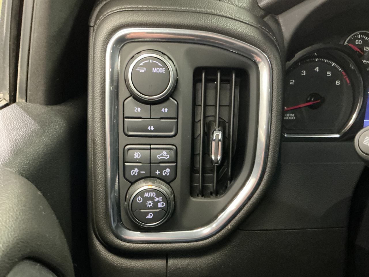 Chevrolet Silverado 2500HD 4WD Crew Cab 172" LT 2023