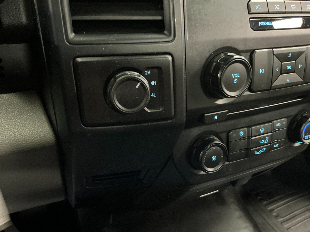 Ford F-150 XL SuperCab Long Bed 4WD 2018