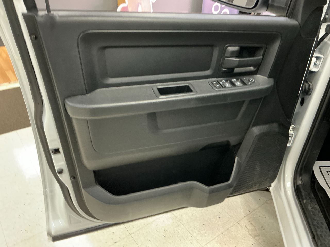 RAM 1500 Classic Tradesman 4x2 Crew Cab 5'7" Box 2020