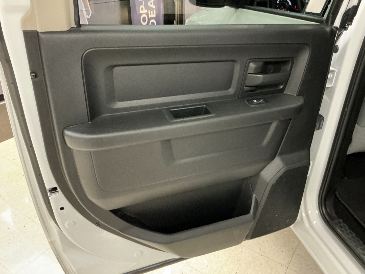 RAM 1500 Classic Tradesman 4x2 Crew Cab 5'7" Box 2020