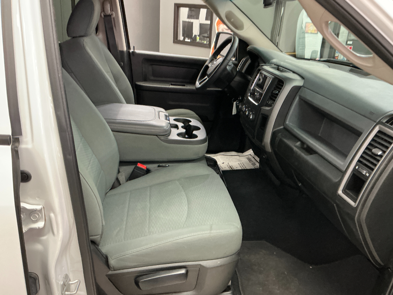 RAM 1500 Classic Tradesman 4x2 Crew Cab 5'7" Box 2020