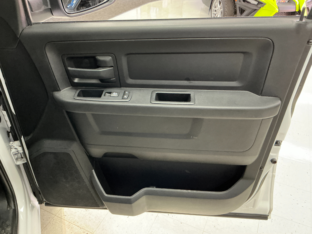 RAM 1500 Classic Tradesman 4x2 Crew Cab 5'7" Box 2020