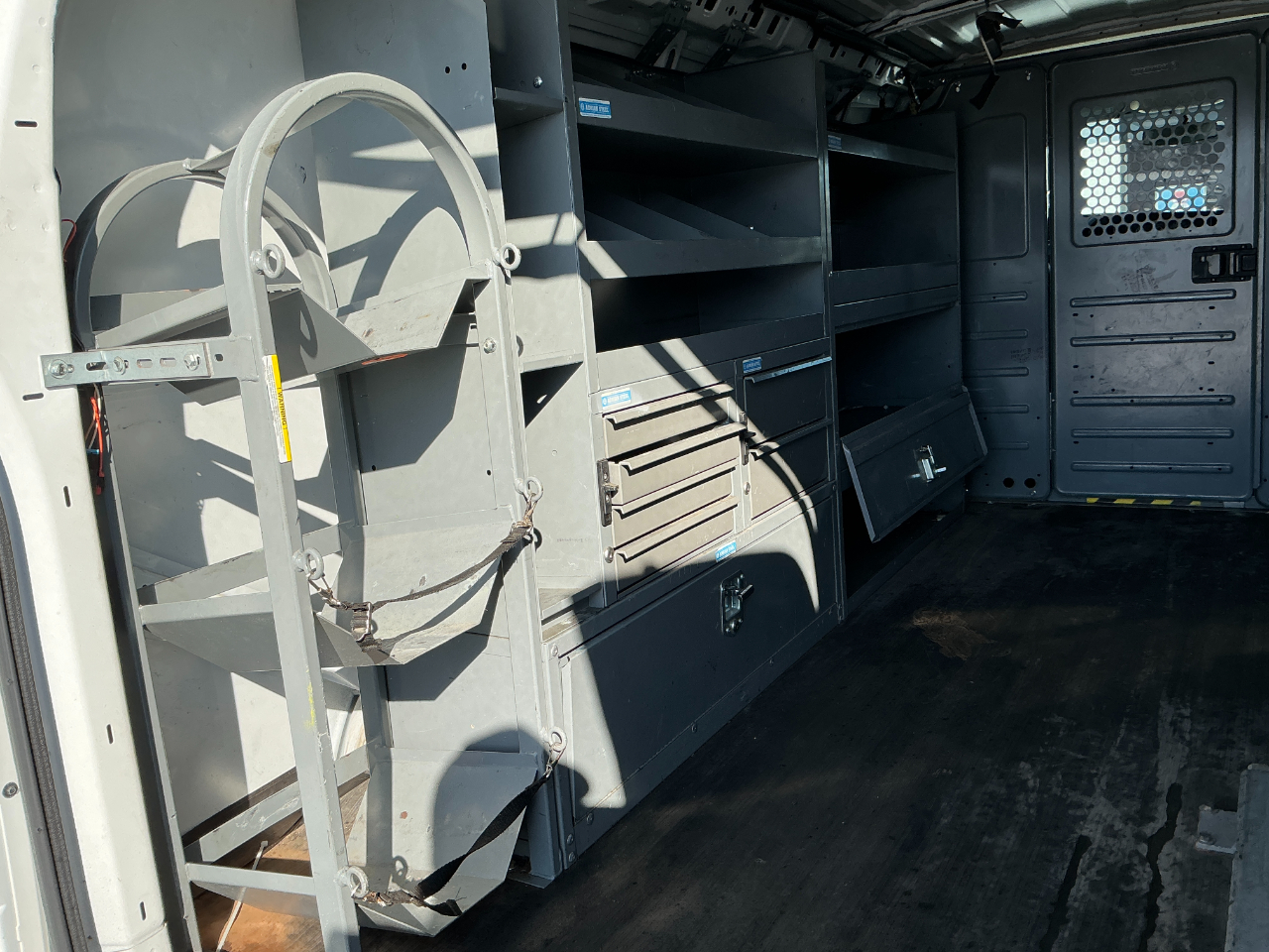 Chevrolet Express Cargo Van RWD 3500 135" 2016