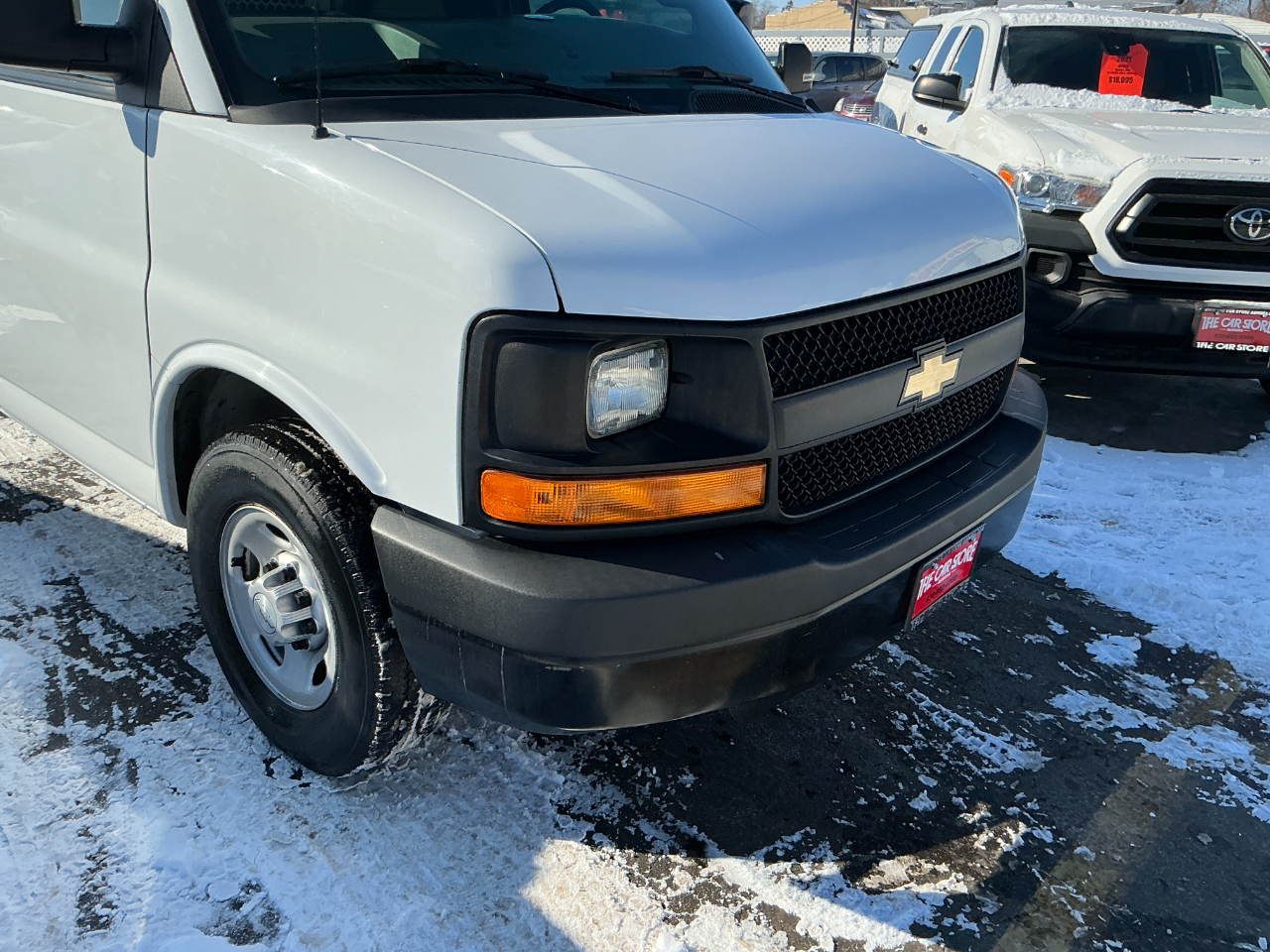 Chevrolet Express Cargo Van RWD 3500 135" 2016