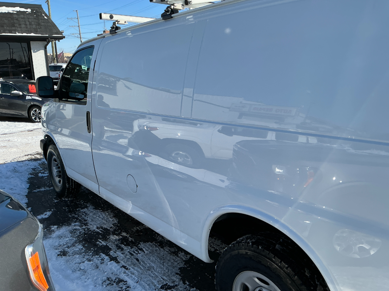 Chevrolet Express Cargo Van RWD 3500 135" 2016