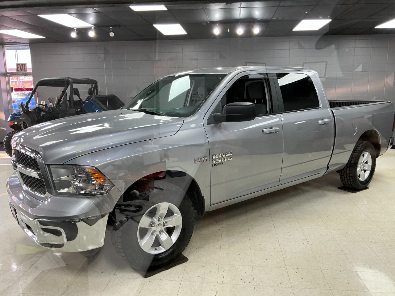 RAM 1500 Classic SLT 4x4 Crew Cab 6'4" Box 2021