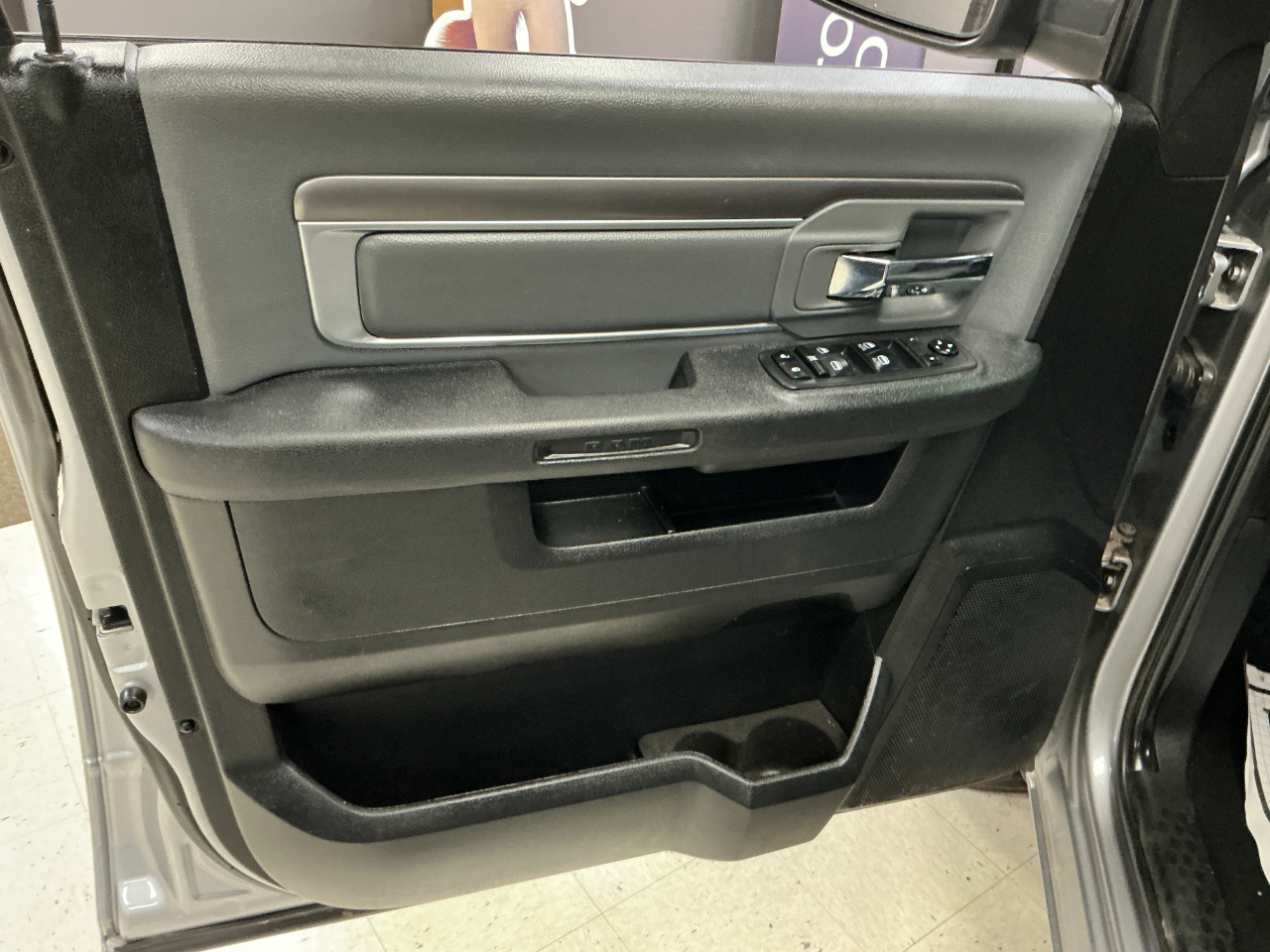 RAM 1500 Classic SLT 4x4 Crew Cab 6'4" Box 2021