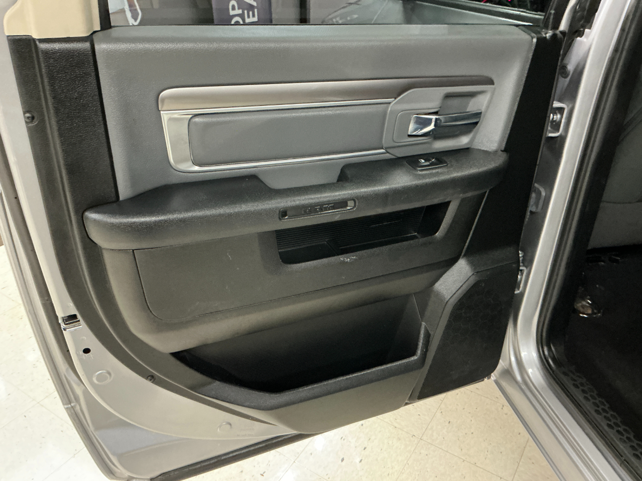 RAM 1500 Classic SLT 4x4 Crew Cab 6'4" Box 2021