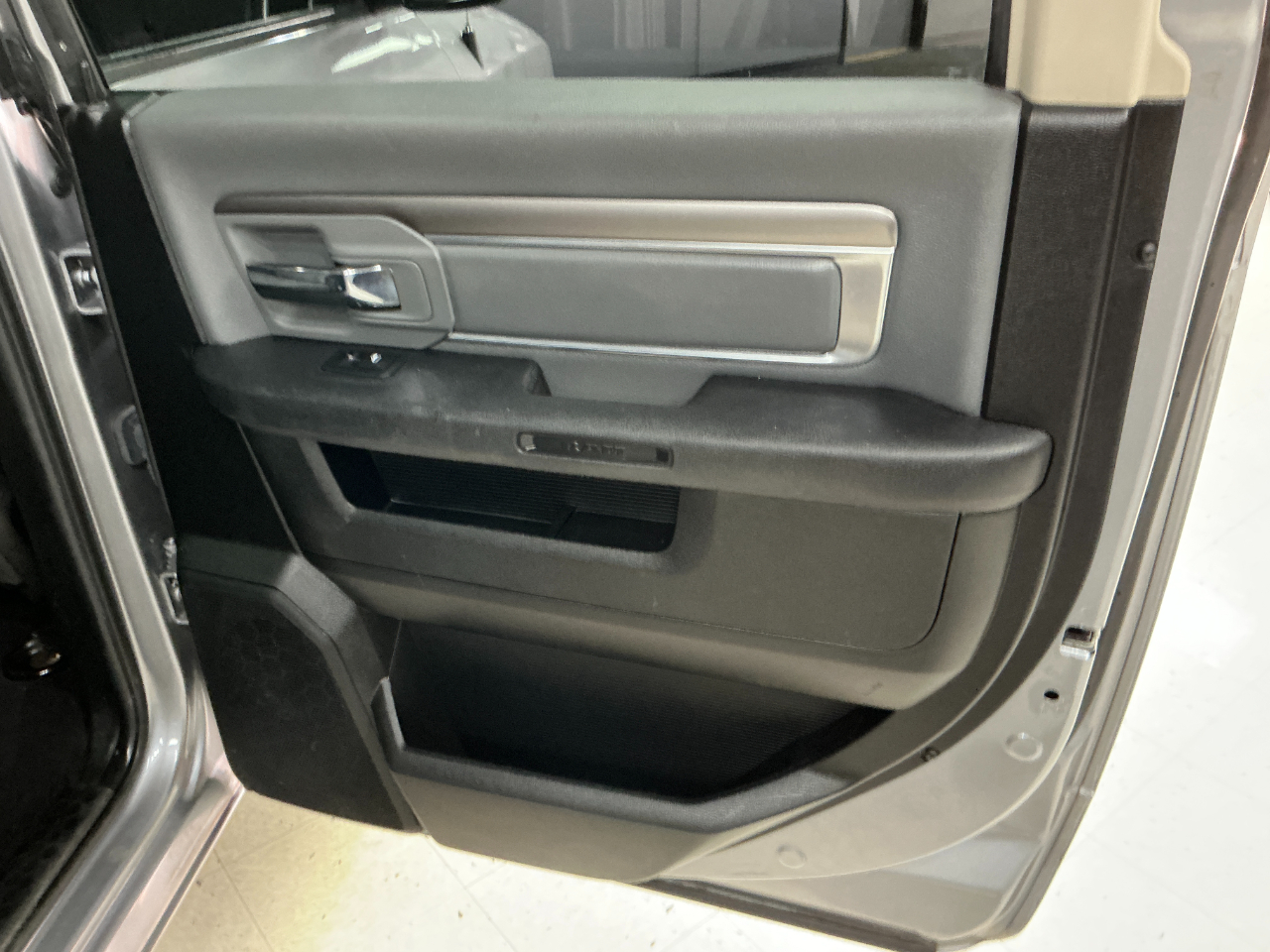 RAM 1500 Classic SLT 4x4 Crew Cab 6'4" Box 2021