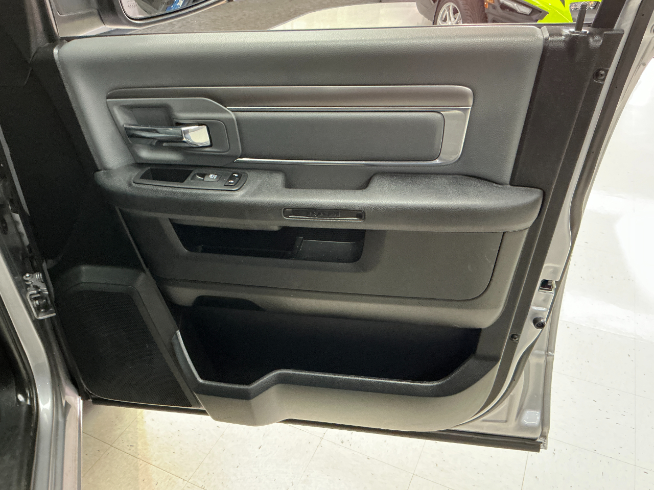 RAM 1500 Classic SLT 4x4 Crew Cab 6'4" Box 2021