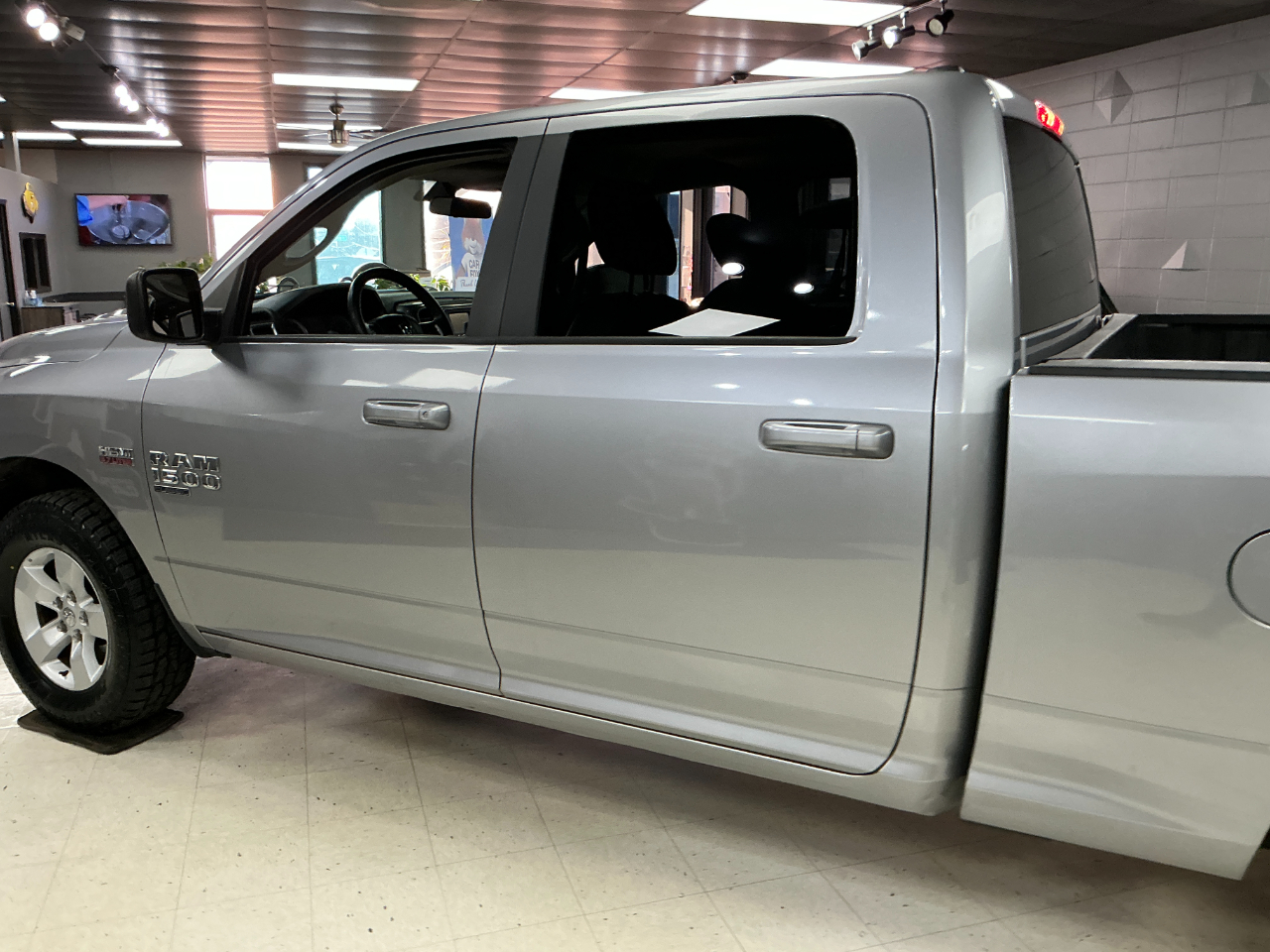 RAM 1500 Classic SLT 4x4 Crew Cab 6'4" Box 2021