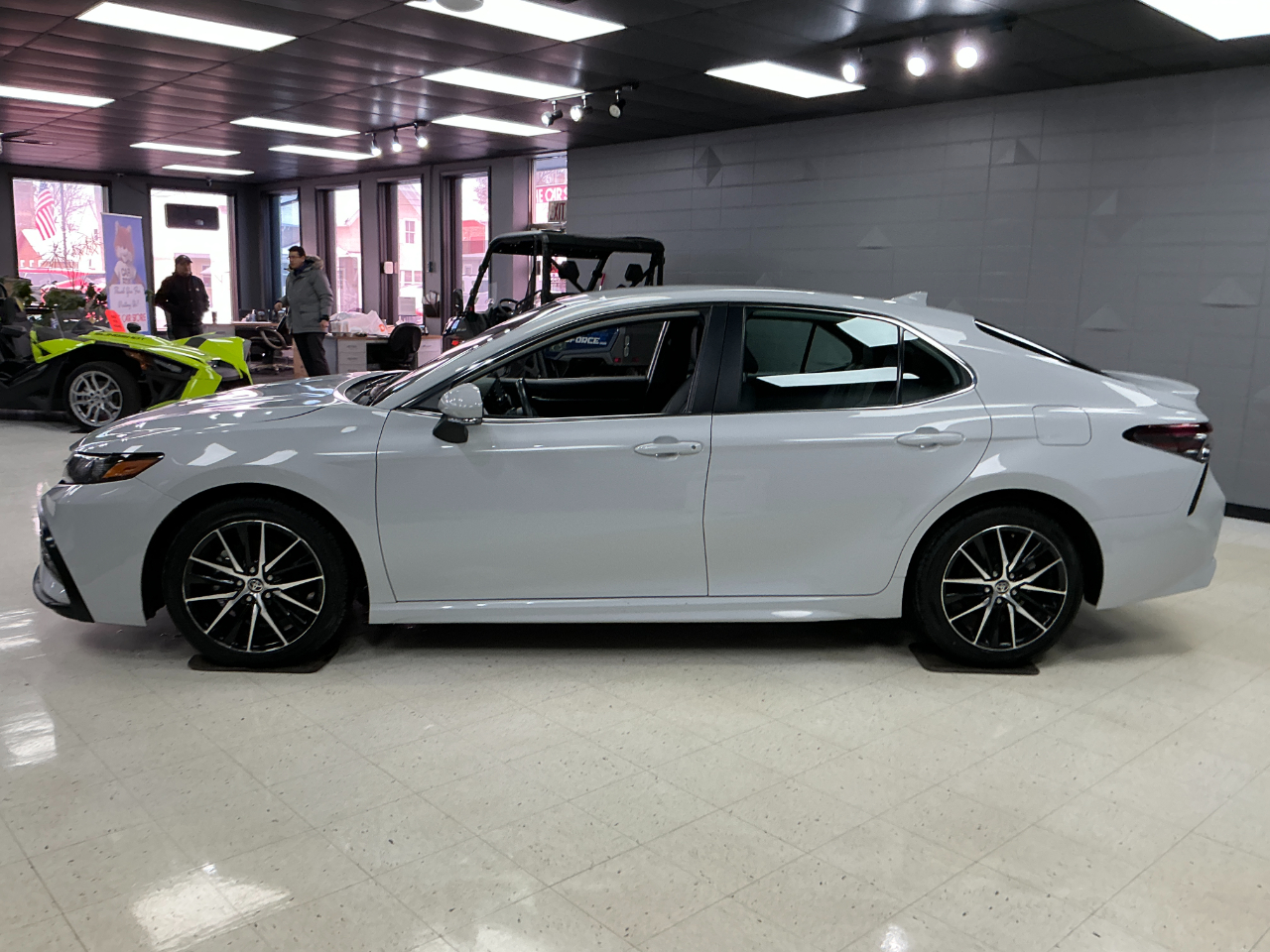 Toyota Camry SE Auto (Natl) 2024