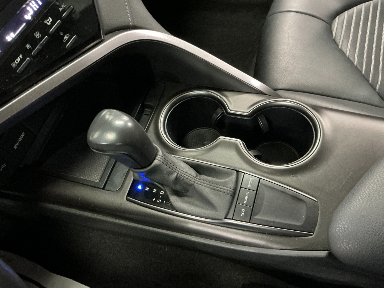 Toyota Camry SE Auto (Natl) 2024