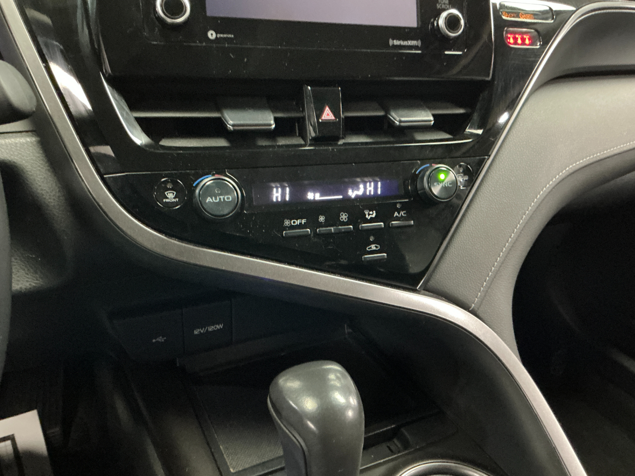 Toyota Camry SE Auto (Natl) 2024