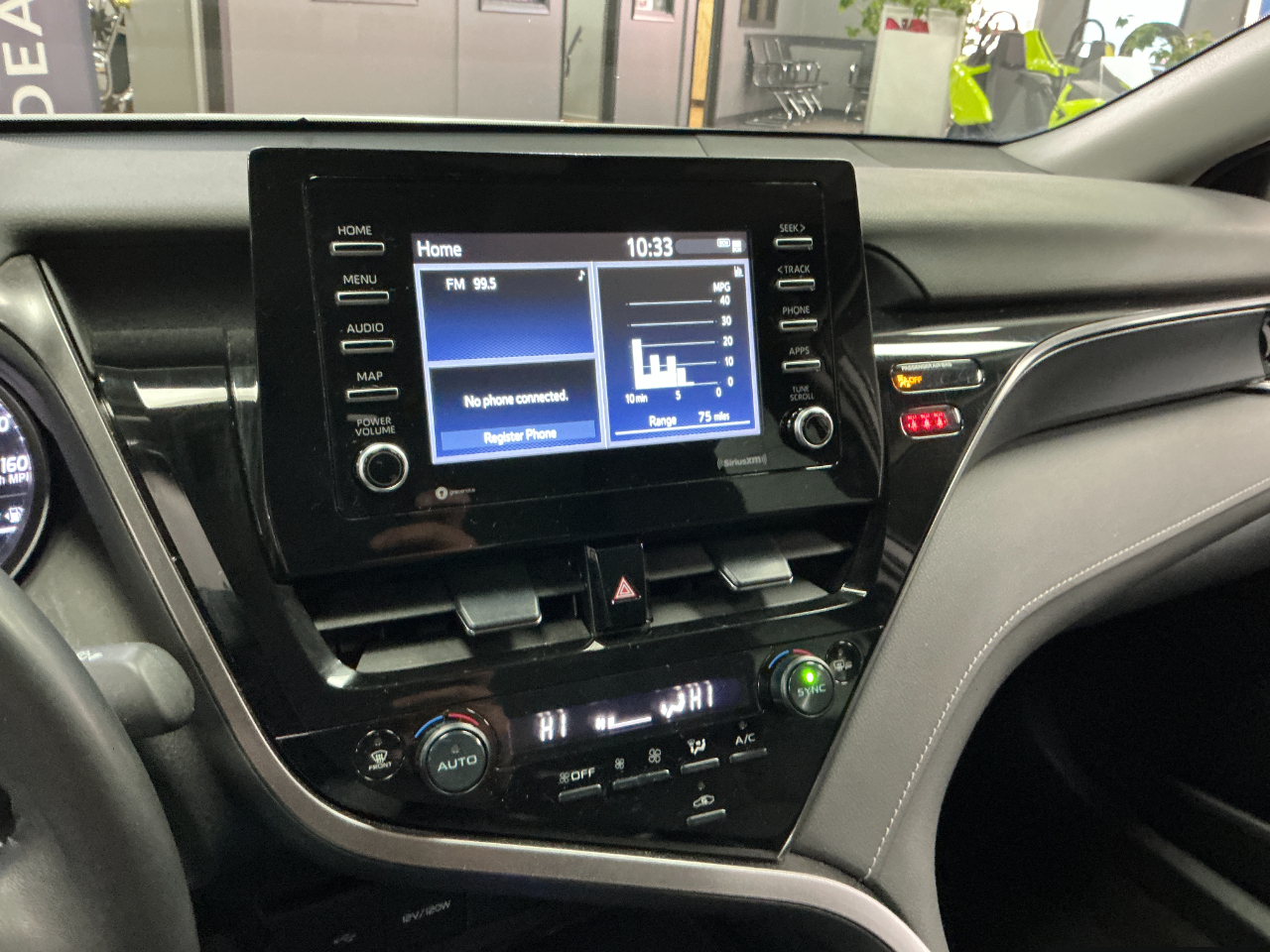 Toyota Camry SE Auto (Natl) 2024