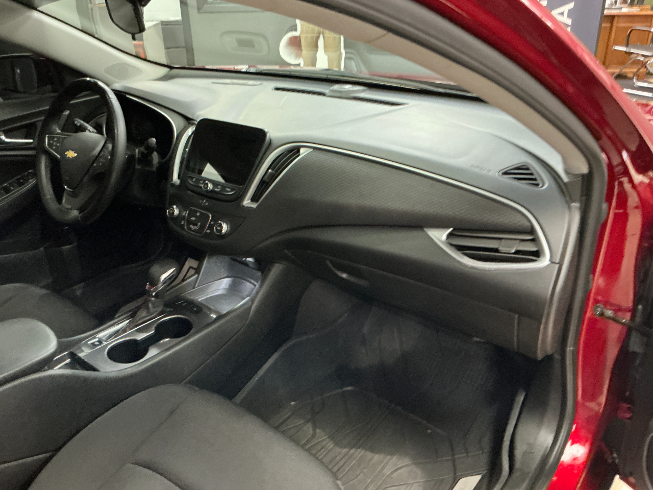 Chevrolet Malibu 4dr Sdn RS 2024