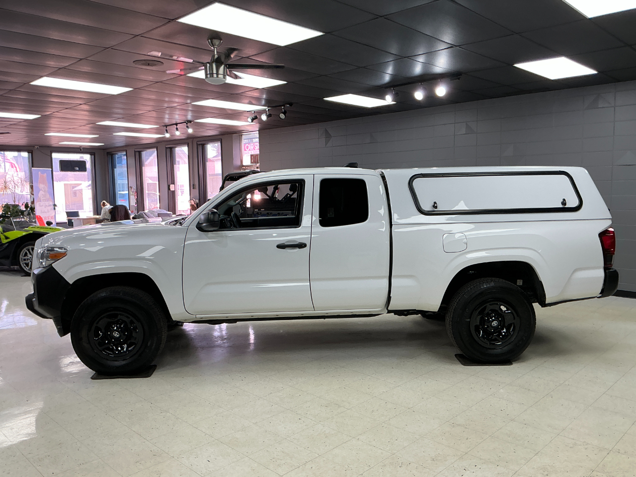 Toyota Tacoma 2WD SR Access Cab 6' Bed I4 AT (Natl) 2022