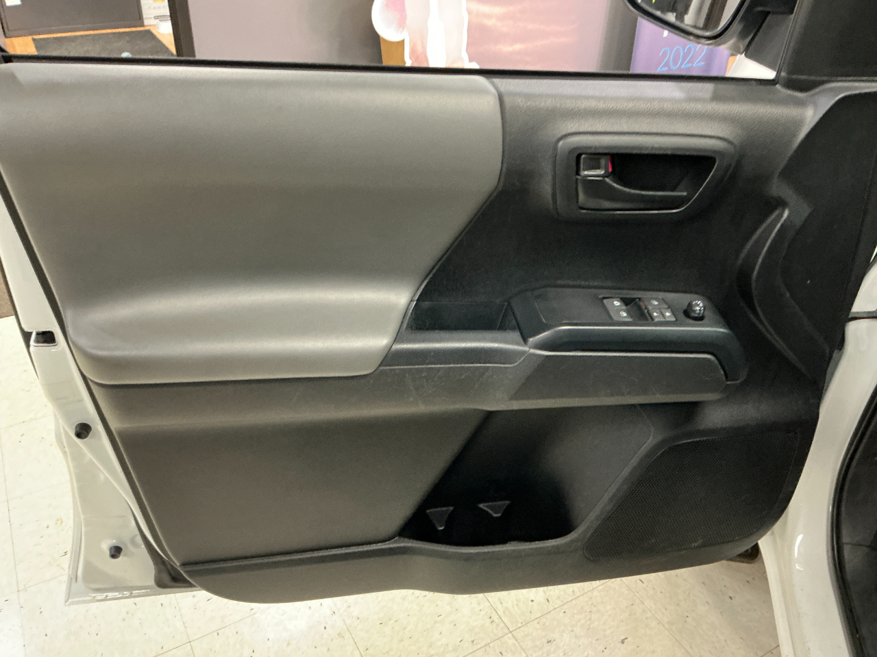 Toyota Tacoma 2WD SR Access Cab 6' Bed I4 AT (Natl) 2022