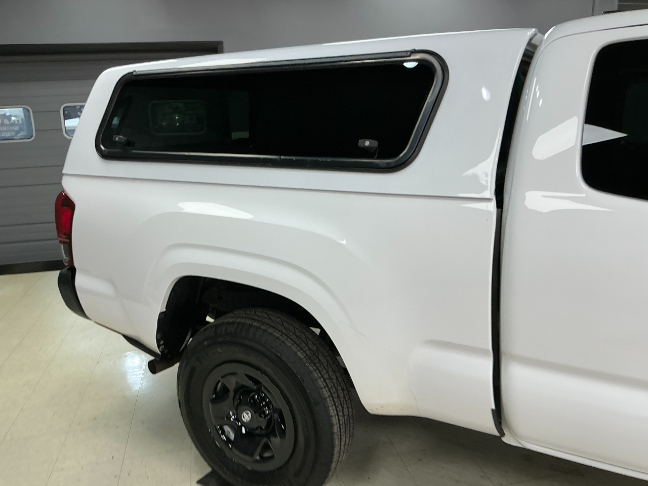 Toyota Tacoma 2WD SR Access Cab 6' Bed I4 AT (Natl) 2022