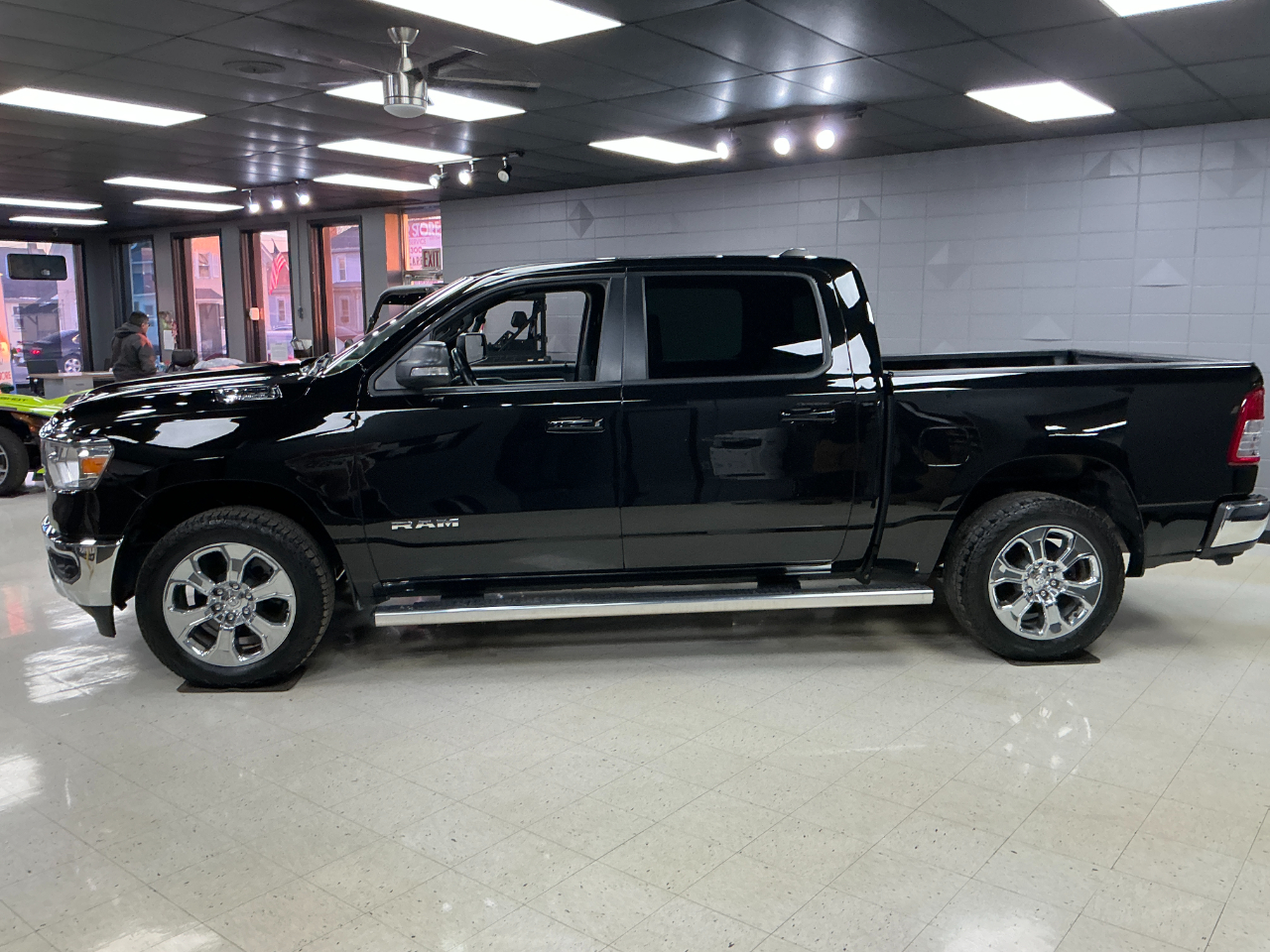 RAM 1500 Big Horn 4x4 Crew Cab 5'7" Box 2022