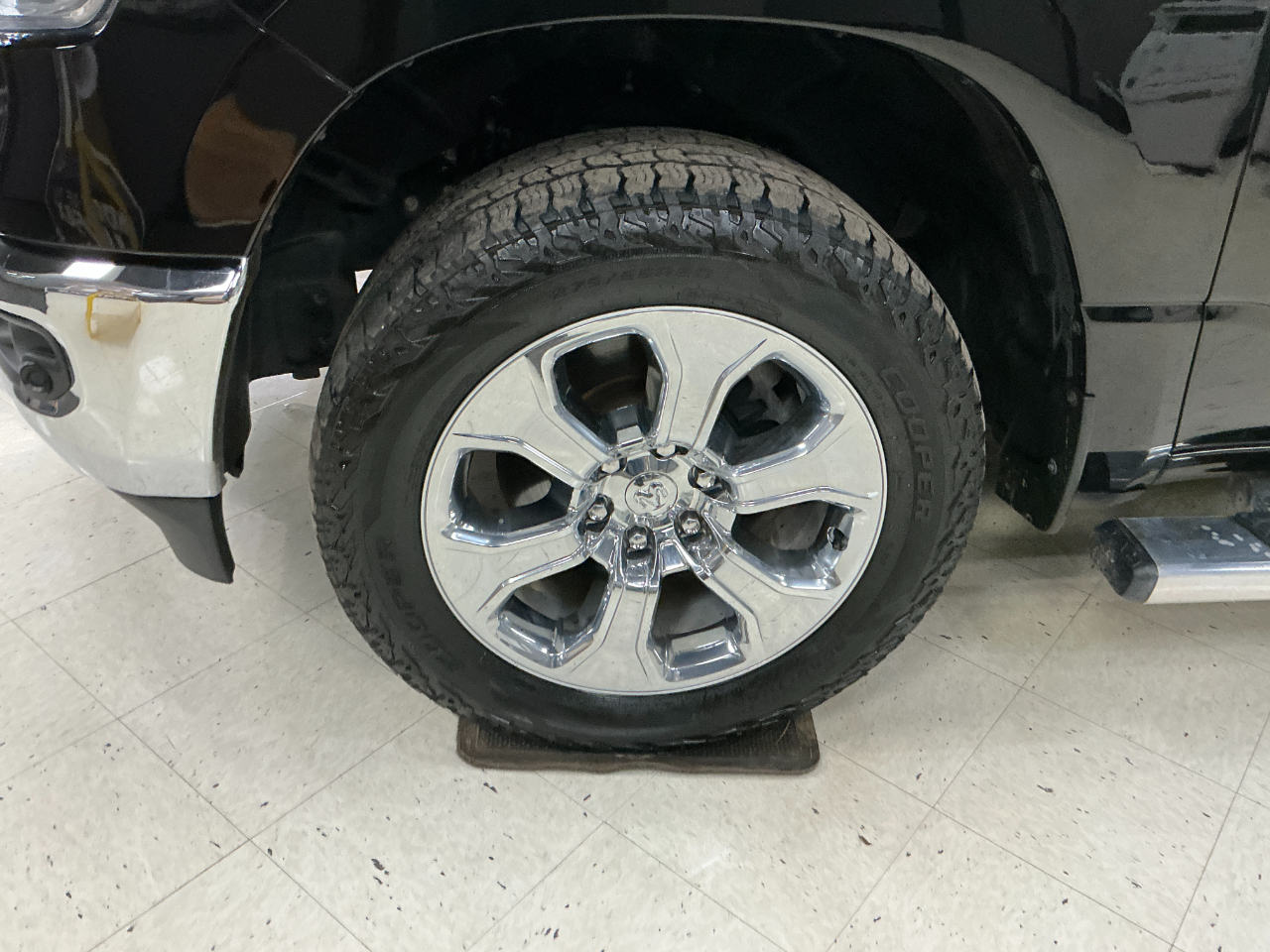 RAM 1500 Big Horn 4x4 Crew Cab 5'7" Box 2022