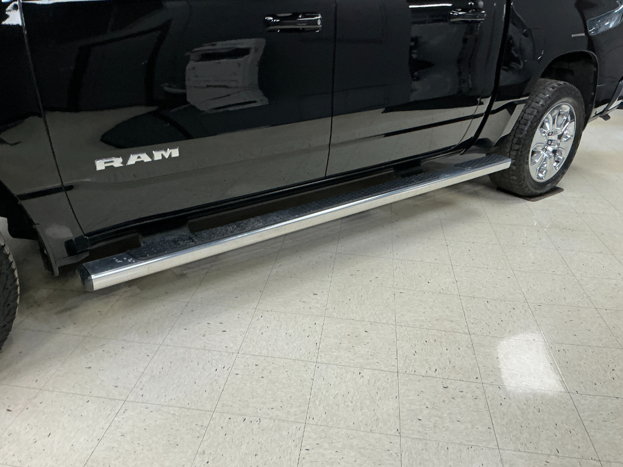 RAM 1500 Big Horn 4x4 Crew Cab 5'7" Box 2022