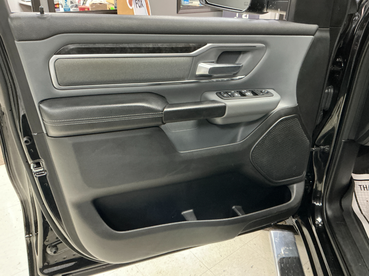 RAM 1500 Big Horn 4x4 Crew Cab 5'7" Box 2022