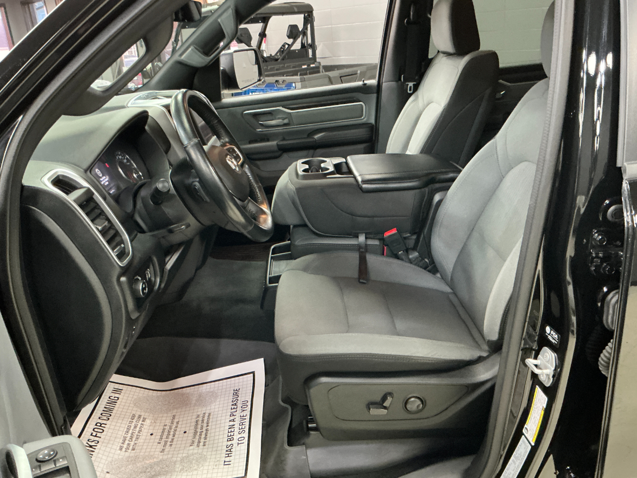 RAM 1500 Big Horn 4x4 Crew Cab 5'7" Box 2022