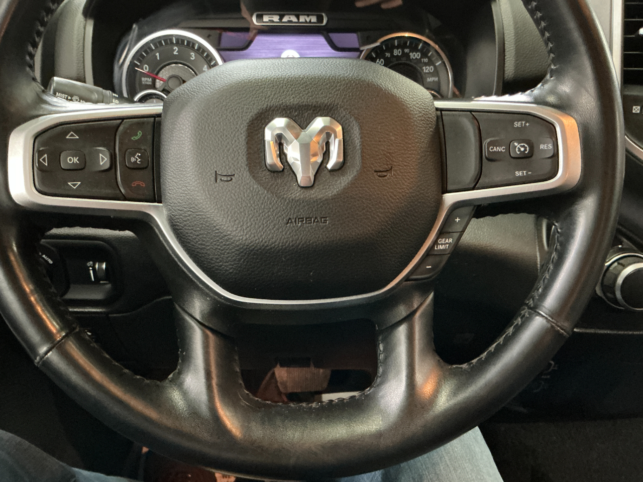 RAM 1500 Big Horn 4x4 Crew Cab 5'7" Box 2022