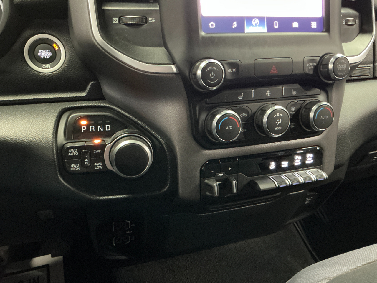 RAM 1500 Big Horn 4x4 Crew Cab 5'7" Box 2022