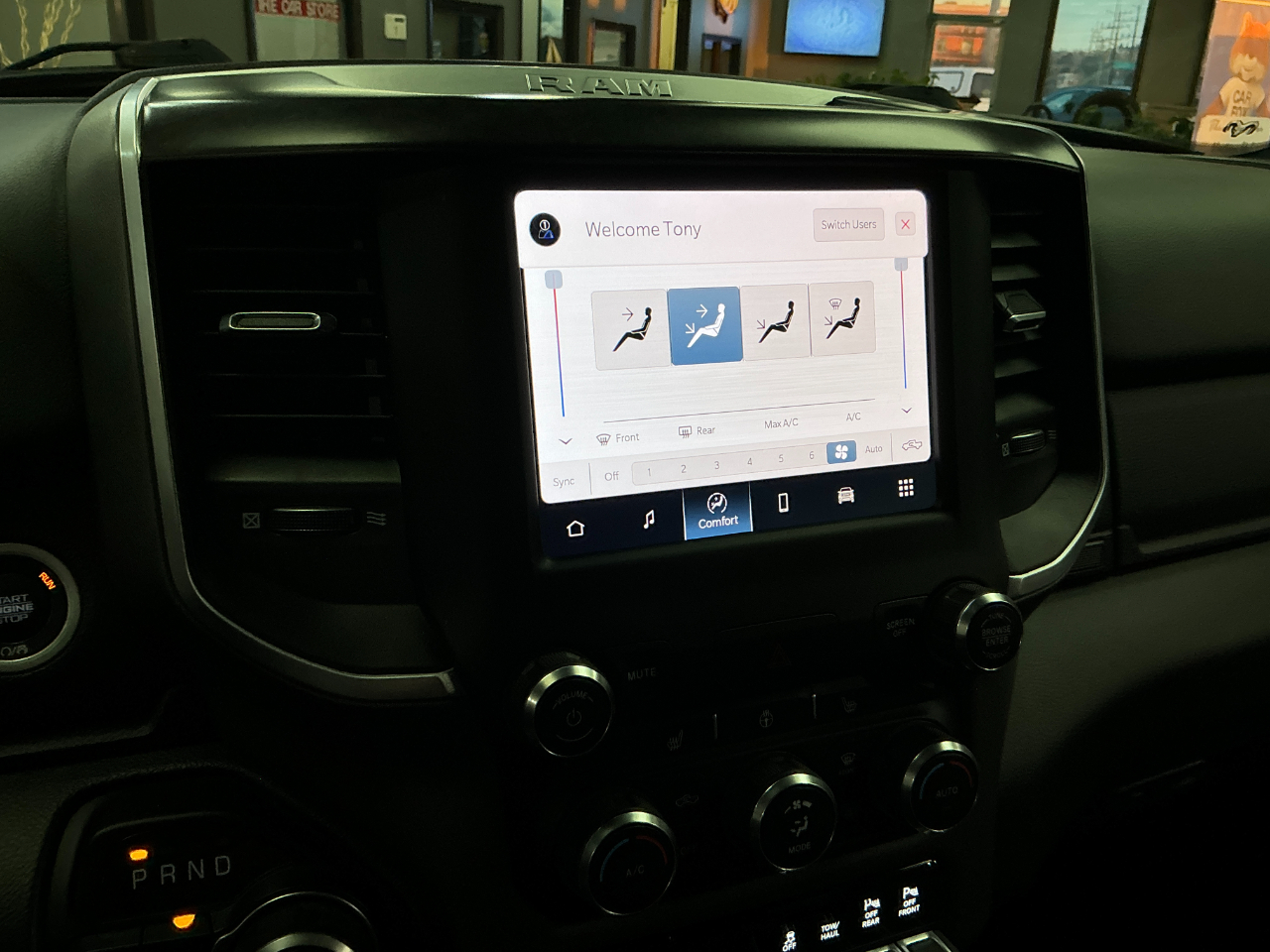 RAM 1500 Big Horn 4x4 Crew Cab 5'7" Box 2022