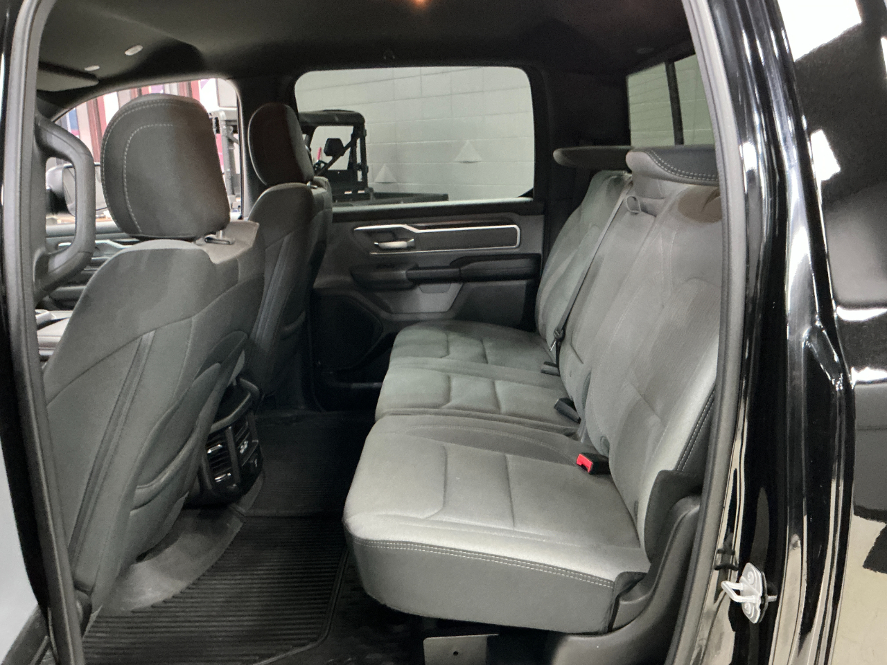 RAM 1500 Big Horn 4x4 Crew Cab 5'7" Box 2022