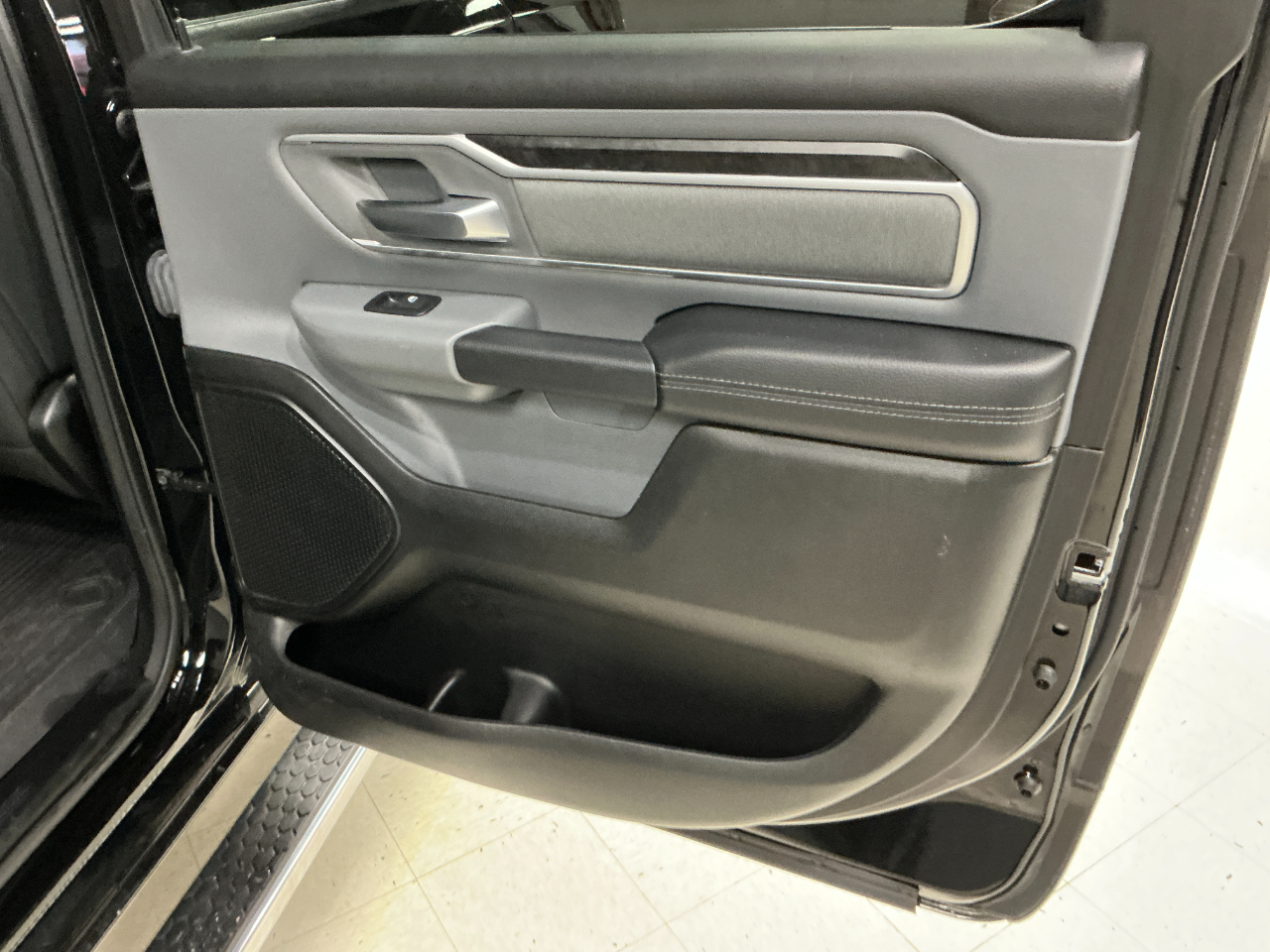 RAM 1500 Big Horn 4x4 Crew Cab 5'7" Box 2022