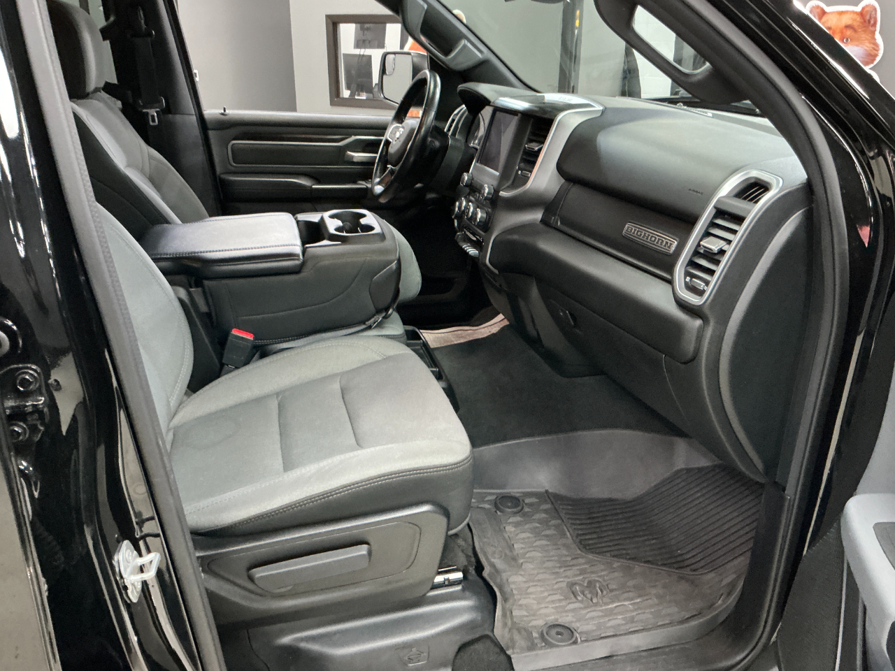 RAM 1500 Big Horn 4x4 Crew Cab 5'7" Box 2022