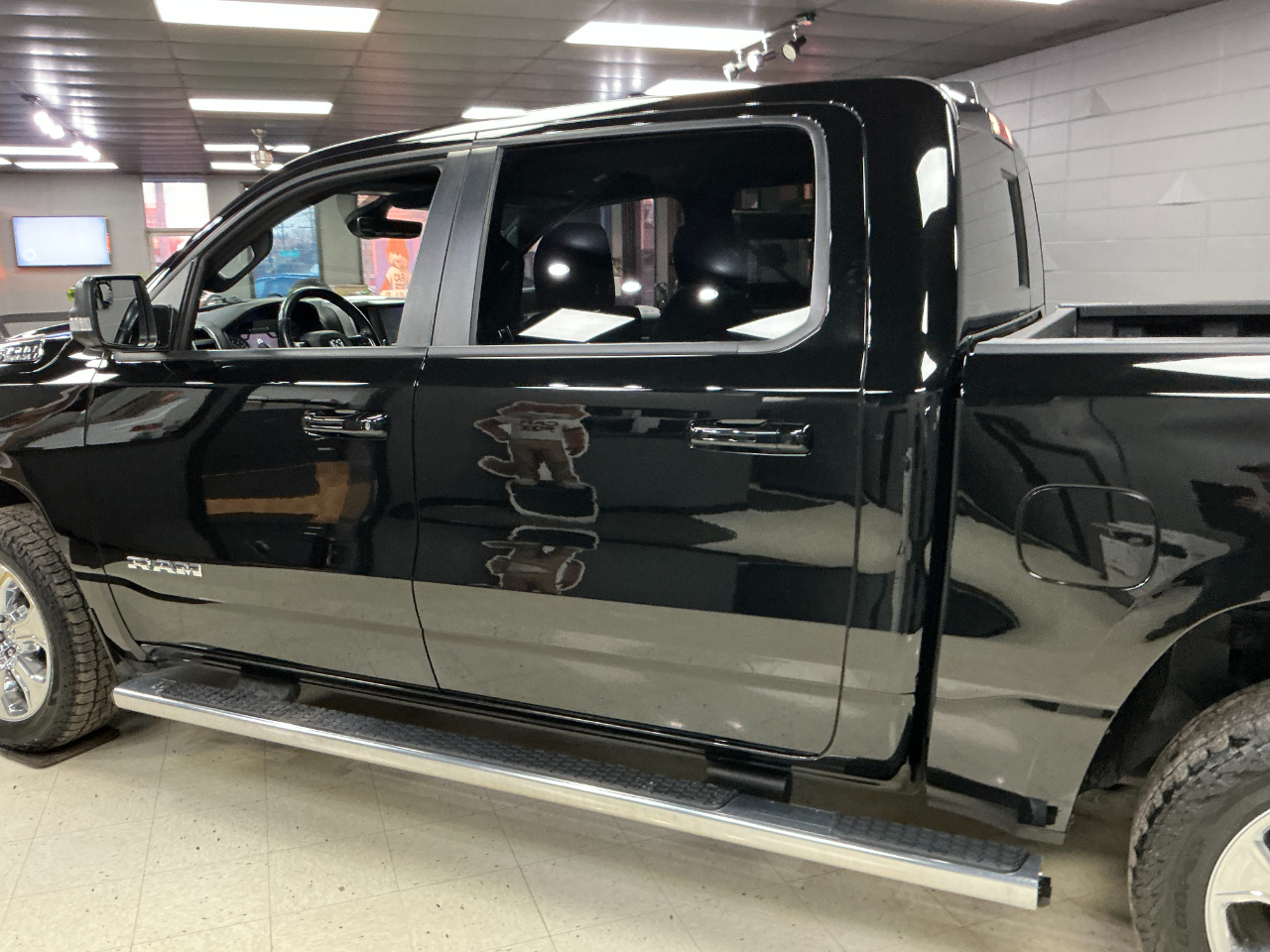 RAM 1500 Big Horn 4x4 Crew Cab 5'7" Box 2022