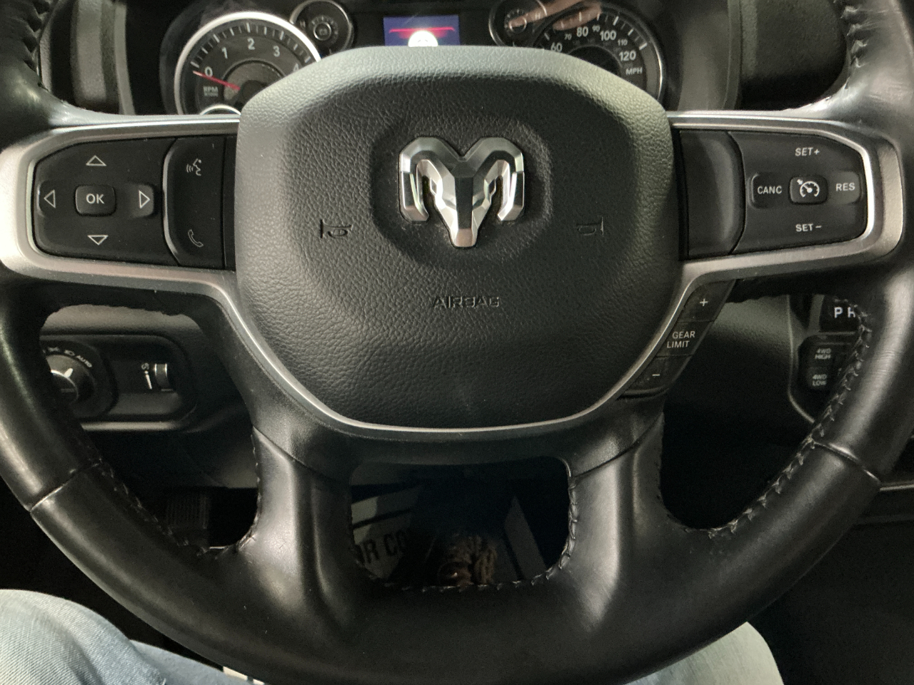 RAM 2500 Big Horn 4x4 Crew Cab 6'4" Box 2024