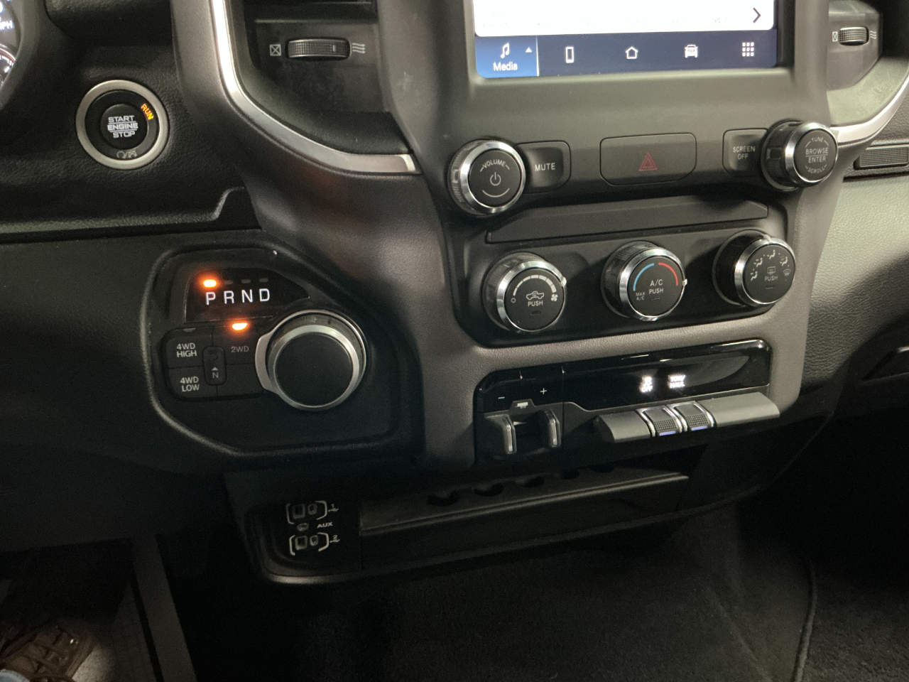 RAM 2500 Big Horn 4x4 Crew Cab 6'4" Box 2024